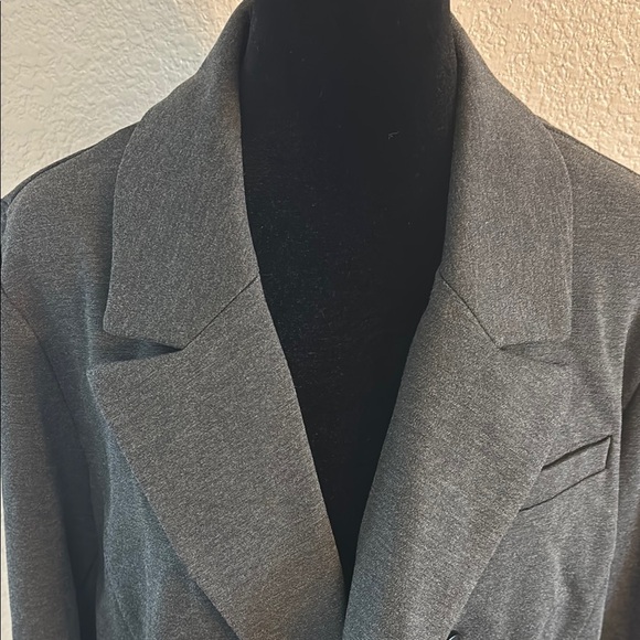 Bagatelle Collection Women's Double-Breasted Gray Blazer - Picture 3 of 9